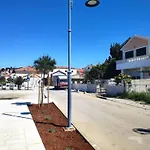 Iryna 로고즈니차
