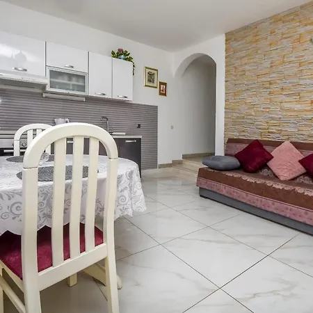 Iryna * Rogoznica (Sibenik-Knin)