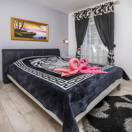 Iryna Apartment