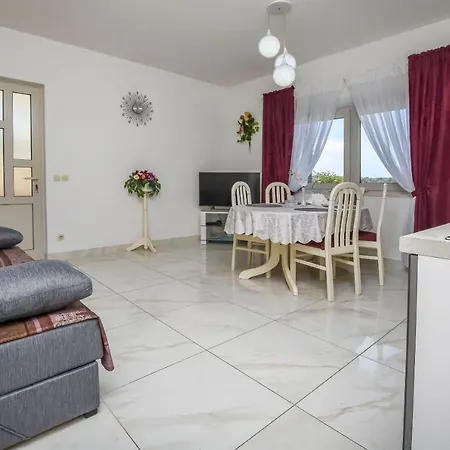 Iryna * Rogoznica (Sibenik-Knin)