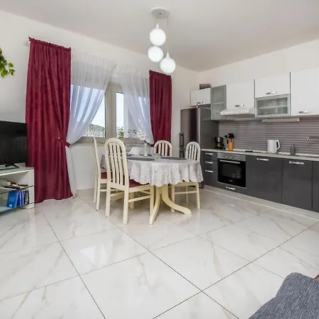 Iryna * Rogoznica (Sibenik-Knin)